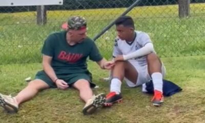 Ribéry dialoga con Amir Komorani, centrocampista offensivo dell'U13 della Feralpisalò