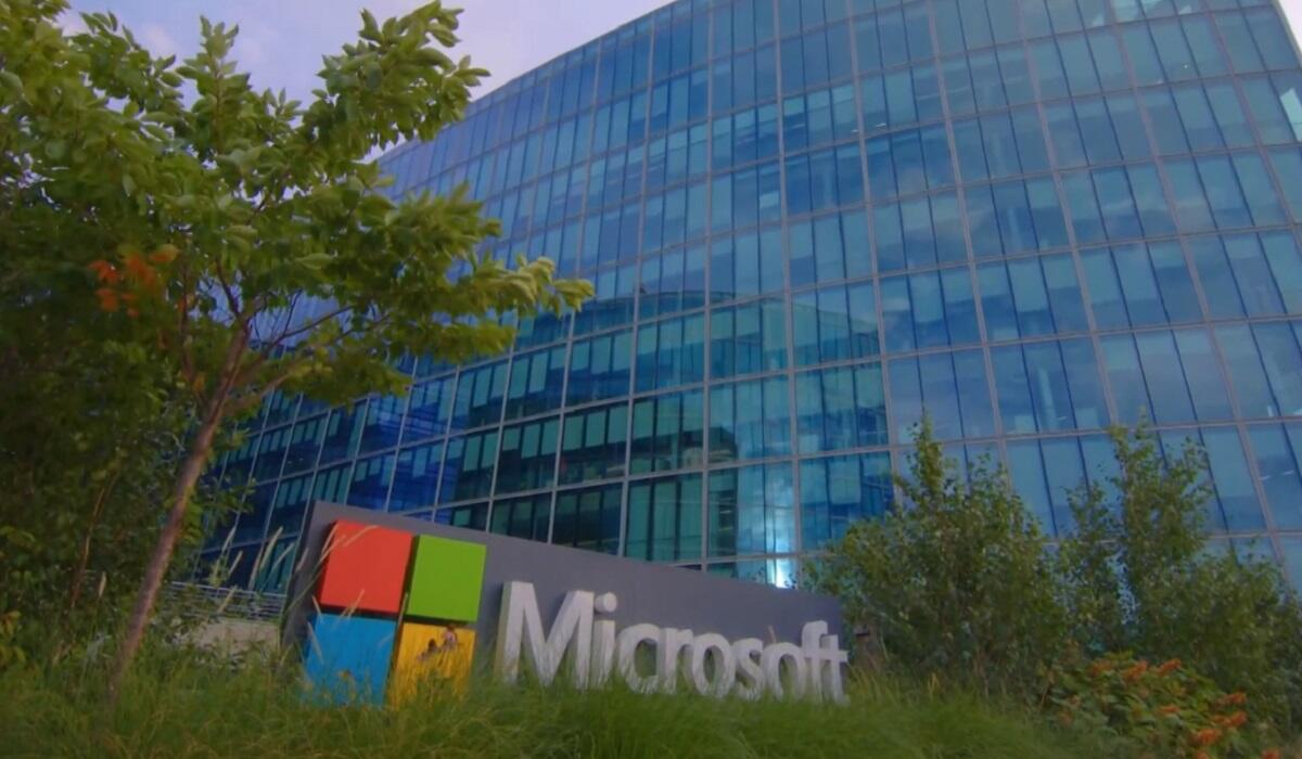 Microsoft down oggi, guasti informatici in tutto il mondo: le cause